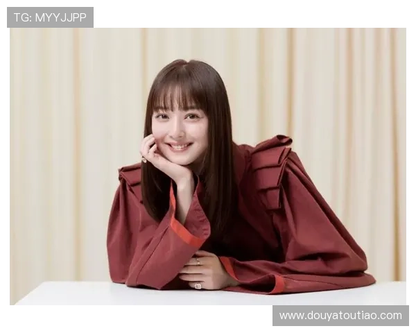 佐佐木希:不止于颜值的荧幕精灵,一次次蜕变的日系女演员