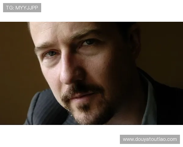 爱德华·诺顿：不羁灵魂的银幕探索者