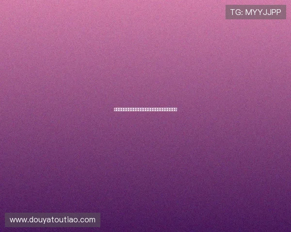 《瓶中信》：当思念化作漂流瓶，一场跨越时空的浪漫邂逅